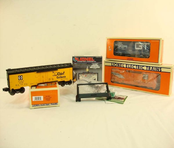 ABT: Mint Lionel # 19960/16812/52135/12882 LOTS Ca: Paul V. Ambrose and Drew J. Bauer present: These are assorted items that Lionel made for LOTS. Included are the #19960 1992 Lots Convention Car, the #16812 Lots 1996 GT 2 Bay Hopper, the #52135 Lots 1