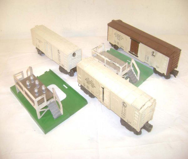 ABT: 3 Assorted Lionel Milk Cars & 2 Platforms: Paul V. Ambrose and Drew J. Bauer present: These are the #3472 and the #3662 Operating Milk Cars with Platforms, and the non-operating #6472 model that Lionel made in the 1950s. Please add $20.00 for