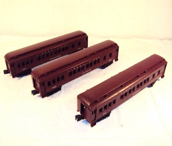 ABT: Great Lionel #2625/27/28 Heavyweight Passenge: Paul V. Ambrose and Drew J. Bauer present: These are the #2625 Irvington, #2627 Madison, and #2628 Manhattan Heavyweight Passenger Cars that Lionel made circa 1950. A very nice matched Set with silhou