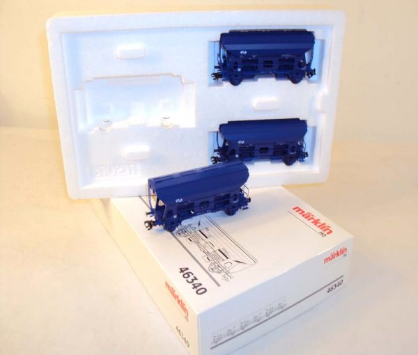 ABT: Marklin HO 3-item #46340 Hopper Wagon Set/OB: Paul V. Ambrose and Drew J. Bauer present: This is the 3-item #46340 Hopper Wagon Set that Marklin made in HO circa the recent past. Our Opinion is that The Hopper Wagons are generally in Like New Con