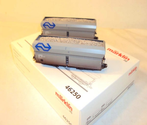 ABT: Marklin HO 2-item #46250 Hopper Car Set/OB: Paul V. Ambrose and Drew J. Bauer present: This is the 2-item #46250 Dutch Railway Hopper Car Set that Marklin made in HO circa the recent past. Our Opinion is that the Hopper Cars are generally in Li