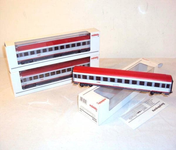 ABT: Marklin HO Passenger Coaches #42771 (2) & #427: Paul V. Ambrose and Drew J. Bauer present: These are two #42771 & #42722 Passenger Coaches that Marklin made in HO circa the recent past. Our Opinion is that they are generally in Like New Condition. 