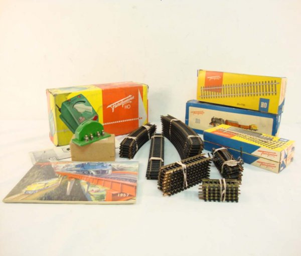 ABT: Nice Fleischmann HO Assortment Track, Transfor: Paul V. Ambrose and Drew J. Bauer present: This is an assortment of Track (various sizes), Switches, Uncouplers and a Controller, plus a Transformer and some Paperwork that Fleischmann made in HO circ