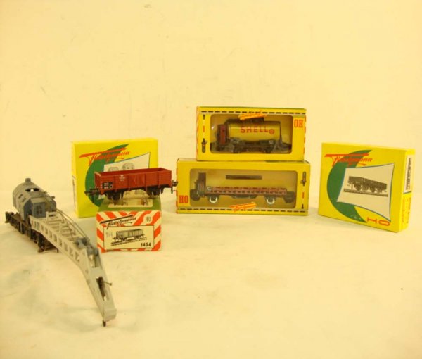 ABT: 7 Assorted Fleischmann HO Rolling Stock Items/: Paul V. Ambrose and Drew J. Bauer present: These are seven assorted Rolling Stock Items that Fleischmann made in HO circa the 1950s. Our Opinion is that they are generally in Excellent Condition. Incl