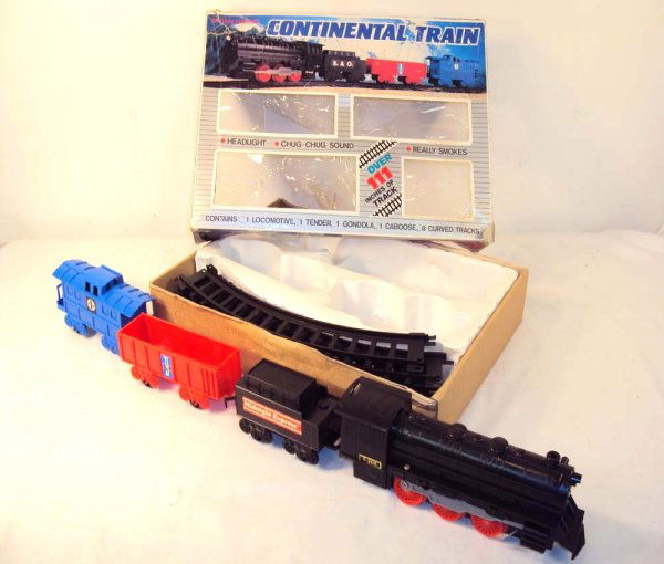 ABT: Kamco #1979 4-piece Battery Powered Freight S: Paul V. Ambrose and Drew J. Bauer present: This is the 4-item battery-powered #1979 Continental Train that Kamco of China (somewhere between O and S Gauge)made circa the 1960s. Included are the Set Bo