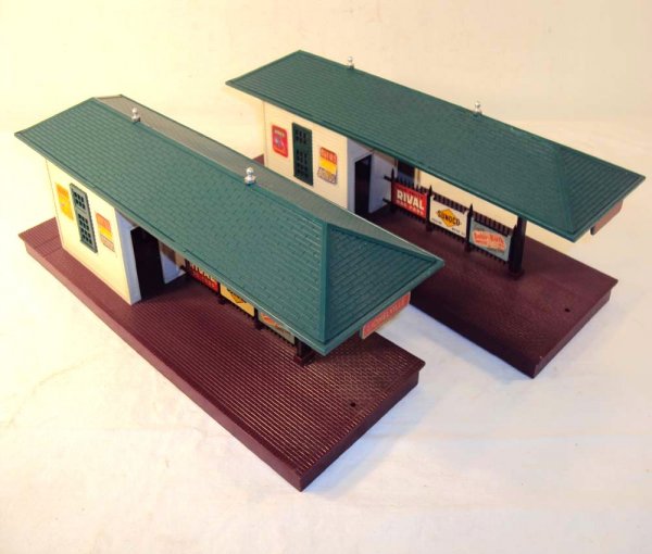 ABT: 2 Lionel #256 Freight Stations: Paul V. Ambrose and Drew J. Bauer present: These are two #256 Freight Stations that Lionel made circa the 1950s. One has a cracked roof as shown. Please add $14.00 for US-48 Shipping and Insurance.