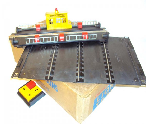 ABT: Lionel #350 Transfer Table Accessory/OB: Paul V. Ambrose and Drew J. Bauer present: This is the #350 Engine Transfer Table Accessory that Lionel made in the 1950s. Includes Original Box. Please add $16.00 for US-48 Shipping and Insurance.