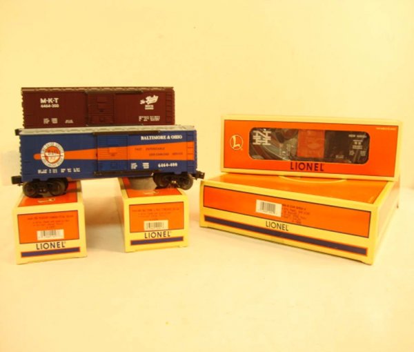ABT: Mint Lionel #19292 6464 Series VI Box Cars/OB: Paul V. Ambrose and Drew J. Bauer present: These are the #19292 Series VI Box Cars that Lionel made in their 6464 Series in the 1990s. This Series includes the #19294 (6464-400) B&O Box Car, the #1929