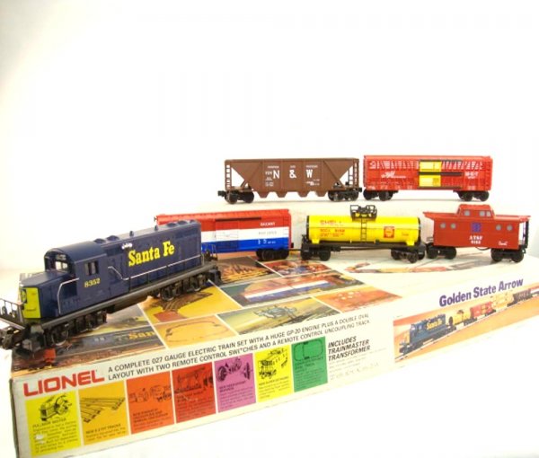 ABT: Great Lionel #1388 Golden State Arrow Freight: Paul V. Ambrose and Drew J. Bauer present: This is the #1388 Golden State Arrow Freight Set that Lionel made in O Gauge in the middle 1970s. This Set includes the #8352 Santa Fe GP-20 Diesel, the #911
