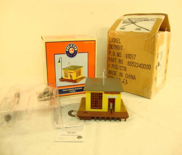 ABT: Mint Lionel #52340 Train Orders Building/OB: Paul V. Ambrose and Drew J. Bauer present: This is the #52340 Train Orders Building that Lionel made a few years ago. This building features a man who comes out from the inside and throws a signal on 
