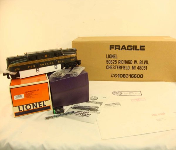 ABT: Mint Lionel #18314 (2332 Green) Century Club : Paul V. Ambrose and Drew J. Bauer present: This is the #18314 Green #2332 Five Stripe GG-1 Electric that Lionel made as part of their special Century Club circa 2000. Features Command Control. Our Opi