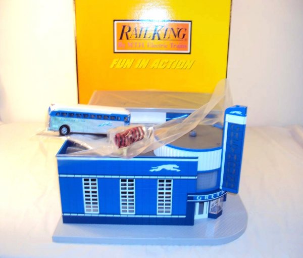 ABT: Mint MTH #30-9040 Greyhound Station/OB: Paul V. Ambrose and Drew J. Bauer present: This is the #30-9040 Greyhound Station that MTH made in O Gauge a few years ago. Our Opinion is that it is generally in Mint Condition, no signs of use, may 