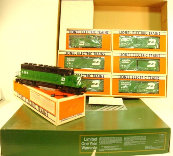 ABT: Lionel #1552 Burlington Northern Std O Freight: Paul V. Ambrose and Drew J. Bauer present: This is the #1552 Burlington Northern Limited Freight Set that Lionel made in the 1980s. Includes the Burlington Northern Dash 8 Diesel with dual motors, fiv