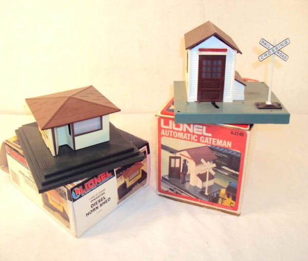 ABT: Lionel #12735/2145 Accessories/OBs: Paul V. Ambrose and Drew J. Bauer present: These are the #12735 Operating Diesel Horn Shed and the #2145 Operating Gateman that Lionel made in the 1980s. Our Opinion is that they are generally in Like