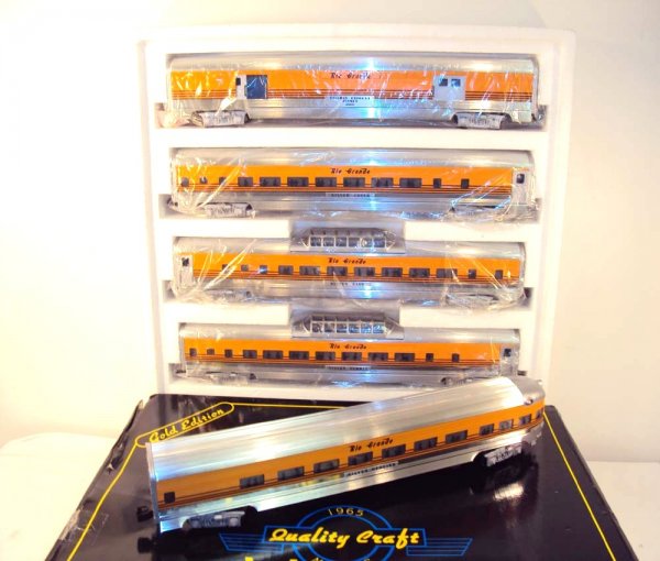 ABT: Mint Weaver Rio Grande Scale Streamline Passe: Paul V. Ambrose and Drew J. Bauer present: These are the Rio Grande Scale Streamline Five Car Passenger Set that Weaver made in O Gauge a few years ago. Our Opinion is that they are generally in Mint.