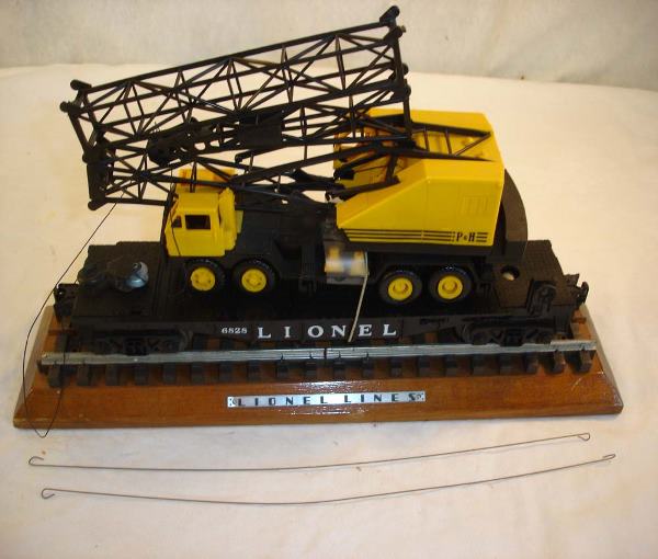 ABT:Rare Lionel #6828 Crane Display/P&H Execs: This is the #6828 Black Flat Car with P&H Construction Crane that Lionel made in the middle 1960s. Lionel made a few display pieces, probably less than thirty, for Harnischfeger's Executives that were