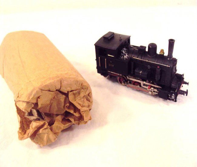 ABT: Nice Marklin HO #891315 Tank 0-6-0 Engine w/Wra: Paul V. Ambrose and Drew J. Bauer present: This is the #891315 Steam Tank Engine that Marklin made in HO circa 1960. Our Opinion is that it is generally in Excellent Plus Condition. Includes Corrugate