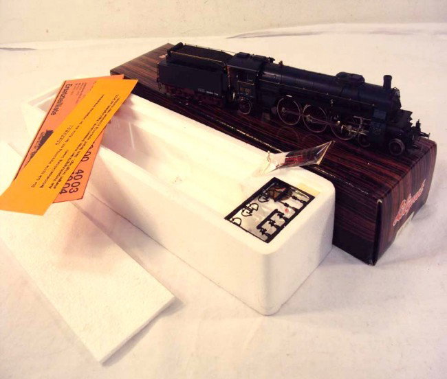 ABT: Liliput HO #4000 Steam Engine & Tender/OB: Paul V. Ambrose and Drew J. Bauer present: This is the #4000 Steam Engine and Tender that Liliput of Austria made in HO circa 1970. Our Opinion is that it is generally in Test Run Condition. Includes 