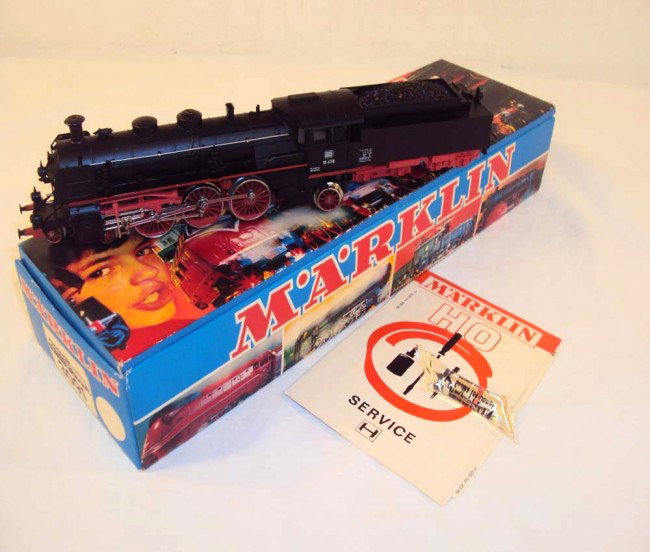 ABT: Great Marklin HO #3091 Steam Engine & Tender/O: Paul V. Ambrose and Drew J. Bauer present: This is the #3091 Steam Engine and Tender that Marklin made in HO circa 1970. Our Opinion is that they are generally in Like New Condition. Includes great OB