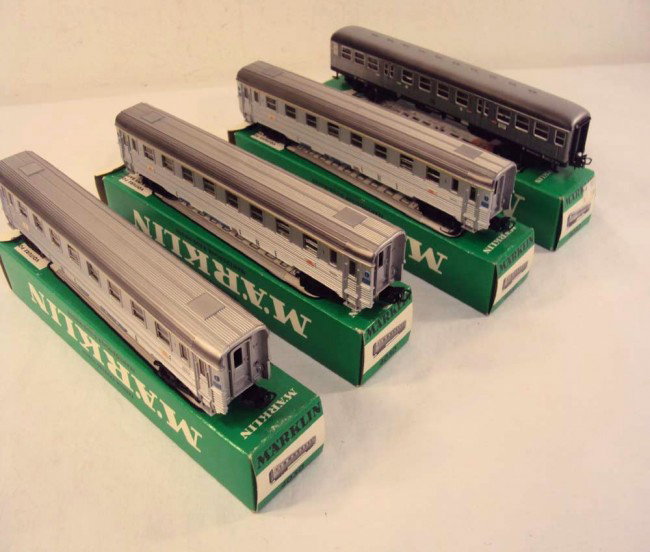 ABT: Great Marklin HO #4040 (3) & #4043 Passenger C: Paul V. Ambrose and Drew J. Bauer present: These are the #4050 (3) and #4043 Passenger Cars that Marklin made in HO in the early 1960s. Our Opinion is that they are generally in Like New Condition. In