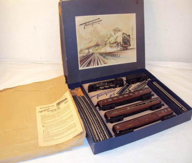 ABT: Great Fleischmann HO #1360/1365 Pennsylvania S: Paul V. Ambrose and Drew J. Bauer present: This is the #1360/1365 Pennsylvania 3-Car Steam Passenger Set that Fleischmann made in the early 1950s. Our Opinion is that it is generally in Very Good Cond