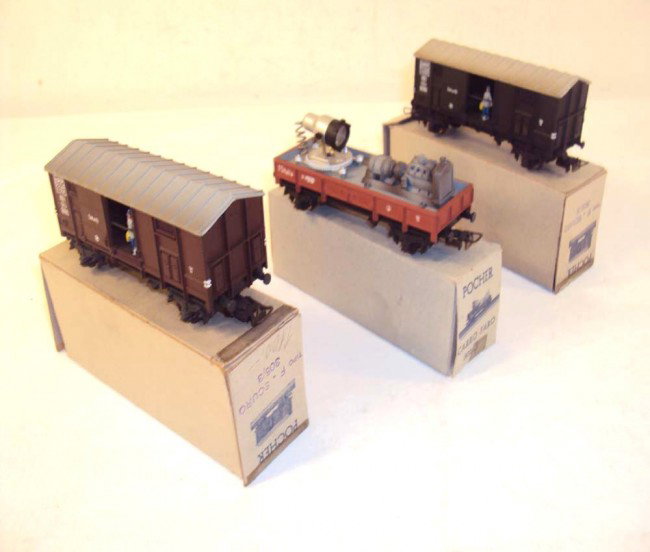 ABT: Wonderful Pocher HO #302 Searchlight & 2 #305 : Paul V. Ambrose and Drew J. Bauer present: These are the die-cast #302 Illuminated Searchlight Car and two Wagons with Man that Pocher of Italy made in HO in the 1950s. Our Opinion is that they are ge