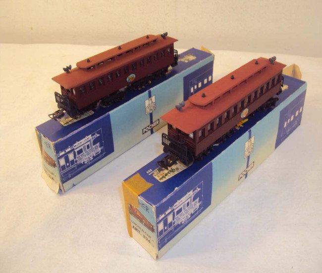 ABT: 2 Scarce Pocher HO #224 Lincoln Cars/OBs: Paul V. Ambrose and Drew J. Bauer present: These are two 4-truck #224 Lincoln Cars made in HO by Pocher of Italy circa the early 1960s. Great highly-detailed examples modeled after the Coach used by P