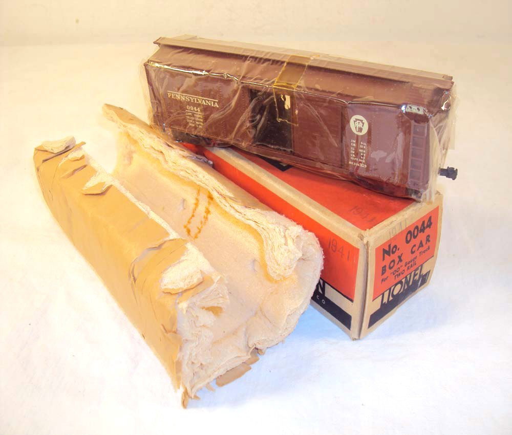 ABT: Amazing Mint Lionel Archives-Dated OO Gauge #0: Paul V. Ambrose and Drew J. Bauer present: This is the Archives-dated #0044 two-rail Tuscan Pennsylvania Box Car that Lionel made in OO-gauge in "1941". Our Opinion is that it is generally in amazing 