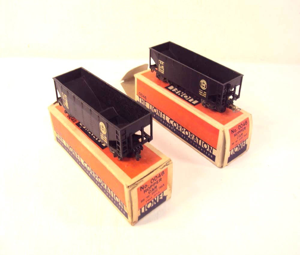 ABT: 2 Lionel OO Gauge #0046 SP Hoppers/OBs: Paul V. Ambrose and Drew J. Bauer present: These are two #0046 two-rail SP Hoppers that Lionel made in OO gauge circa 1940. Note one example with European-style couplers. Our Opinion is that they are 