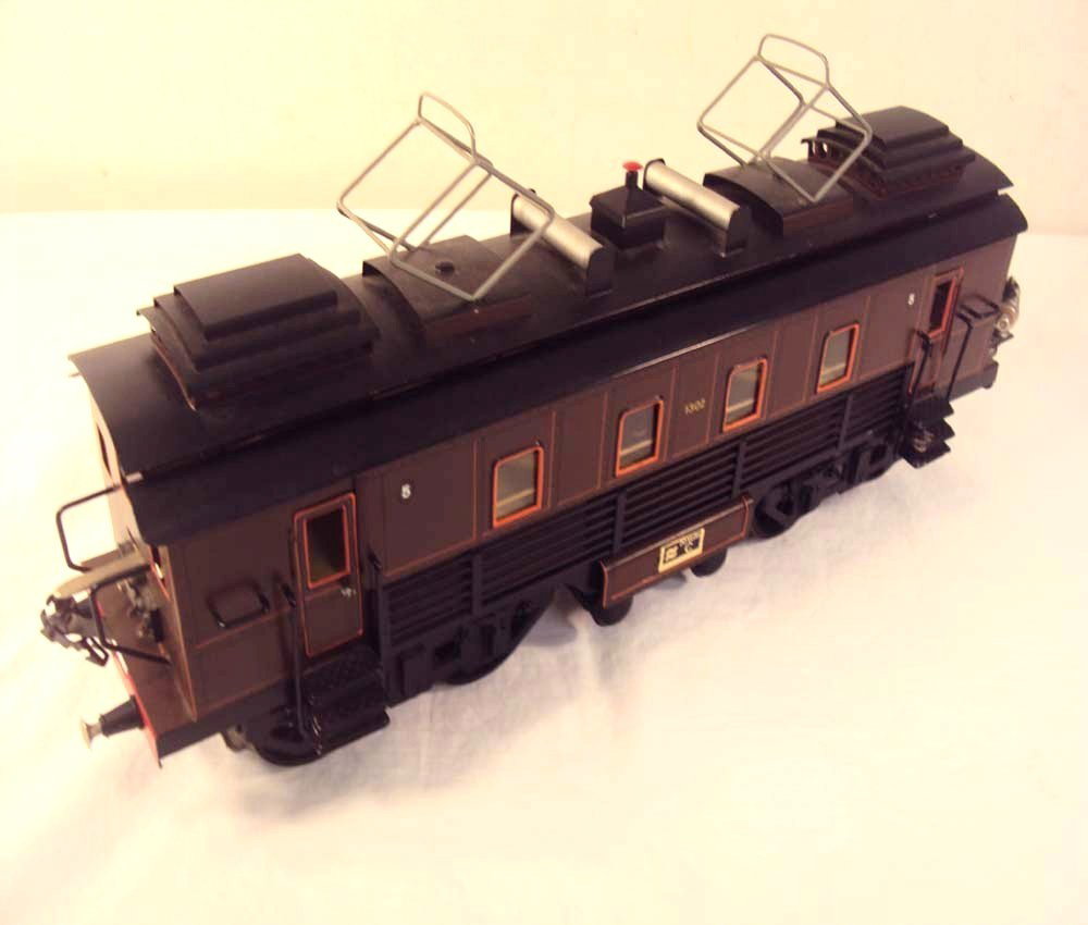 ABT: Unusual 1 Gauge Gotthard-style #1302 4-4 Elect: Paul V. Ambrose and Drew J. Bauer present: This is the #1302 4-4 Electric in 1 Gauge from the not to distant past. Though unmarked, we believe it is Marklin production; modelled after the notable "Got