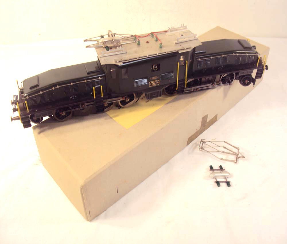 ABT: Incredible O Gauge Swiss-made Crocodile Electr: Paul V. Ambrose and Drew J. Bauer present: This is the A3/5 Nr. 700-811 Crocodile Electric that A. Keiser of Switzerland made in O Gauge some years ago. The massive, highly-detailed Engine measures ap