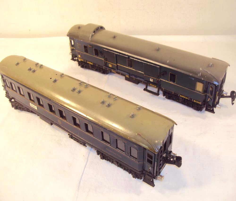 ABT: Marklin O Gauge #19440 A/B Luggage Van & Wago: Paul V. Ambrose and Drew J. Bauer present: These are the #19440 A/B Luggage Van and the Wagon Lits Sleeping Car that Marklin made in O gauge in the 1930s. Each model measures approx. 16-inches in leng