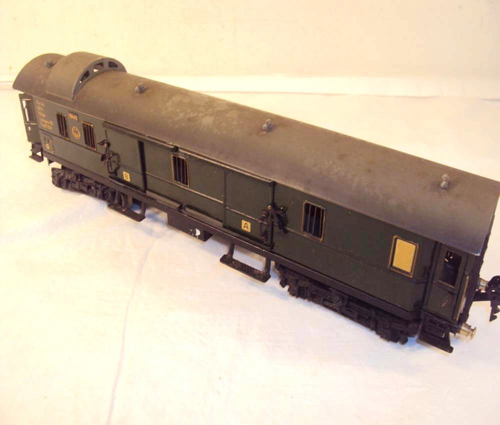 ABT: Great Marklin O Gauge #19440 Luggage Van: Paul V. Ambrose and Drew J. Bauer present: This is the #19440 Luggage Van that Marklin made in O Gauge circa the 1930s. Nice example that measures over 15-inches in length with Brakeman watch. Our Opi
