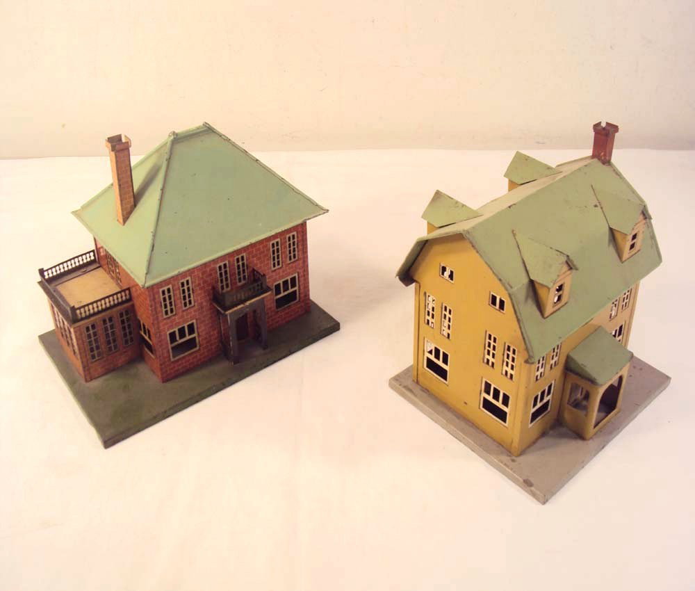 ABT: Lionel #189 & #191 Villas: Paul V. Ambrose and Drew J. Bauer present: These are the #189 Villa and #191 Villa Mansion that Lionel made circa 1930. Our Opinion is that they are generally in Very Good Condition. No Boxes. All Ori