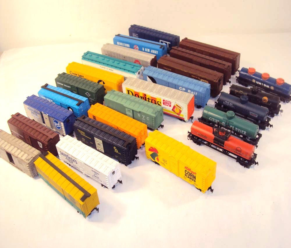 ABT: 26 Assorted HO Rolling Stock Items: Paul V. Ambrose and Drew J. Bauer present: These are twenty-six Assorted Rolling Stock Items that were made by various Makers some years ago in HO gauge. Great for the Operator; what you see is what y