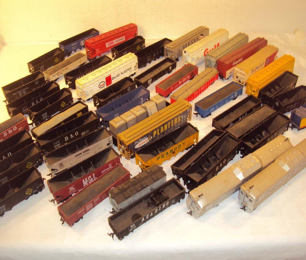 ABT: 46 HO Hoppers/Gondolas and 2 Budd Cars: Paul V. Ambrose and Drew J. Bauer present: These are forty-six Assorted Hoppers/Gondolas and two Budd cars that were made in HO some years ago. Please look at the pictures. No Boxes. Please add $25.00
