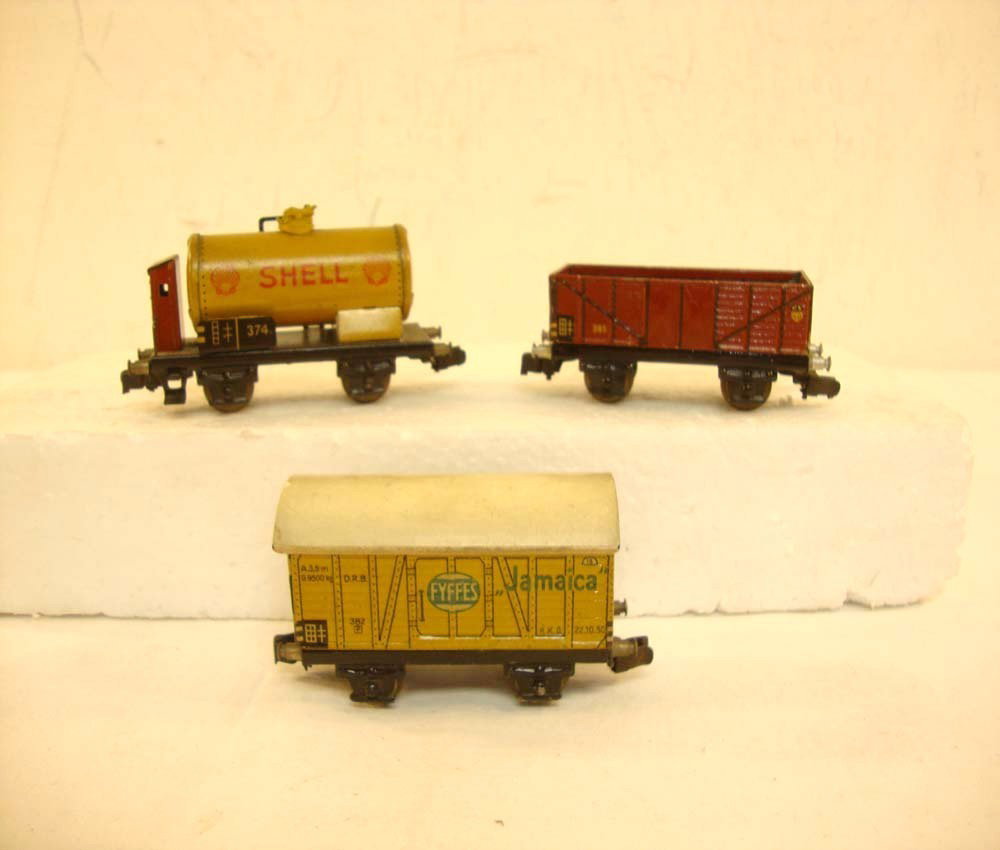 ABT: 3 1940s Marklin HO Rolling Stock Items: Paul V. Ambrose and Drew J. Bauer present: These are three assorted Rolling Stock items (Tank, Open Truck, and Good Van) that Marklin made in HO circa the 1940s. Please review the pictures and note th