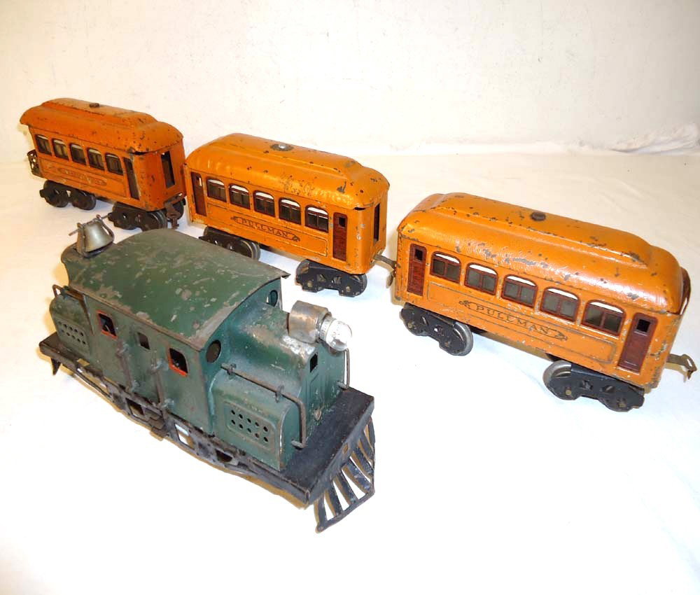 ABT: Lionel #154 Electric & #603 (2) & #604 Passen: Paul V. Ambrose and Drew J. Bauer present: These are the #154 Electric & #603 (2) and #604 Passenger Cars that Lionel made Pre War. Note Engine is missing a wheel; no Boxes. Please add $20.00 for US-4