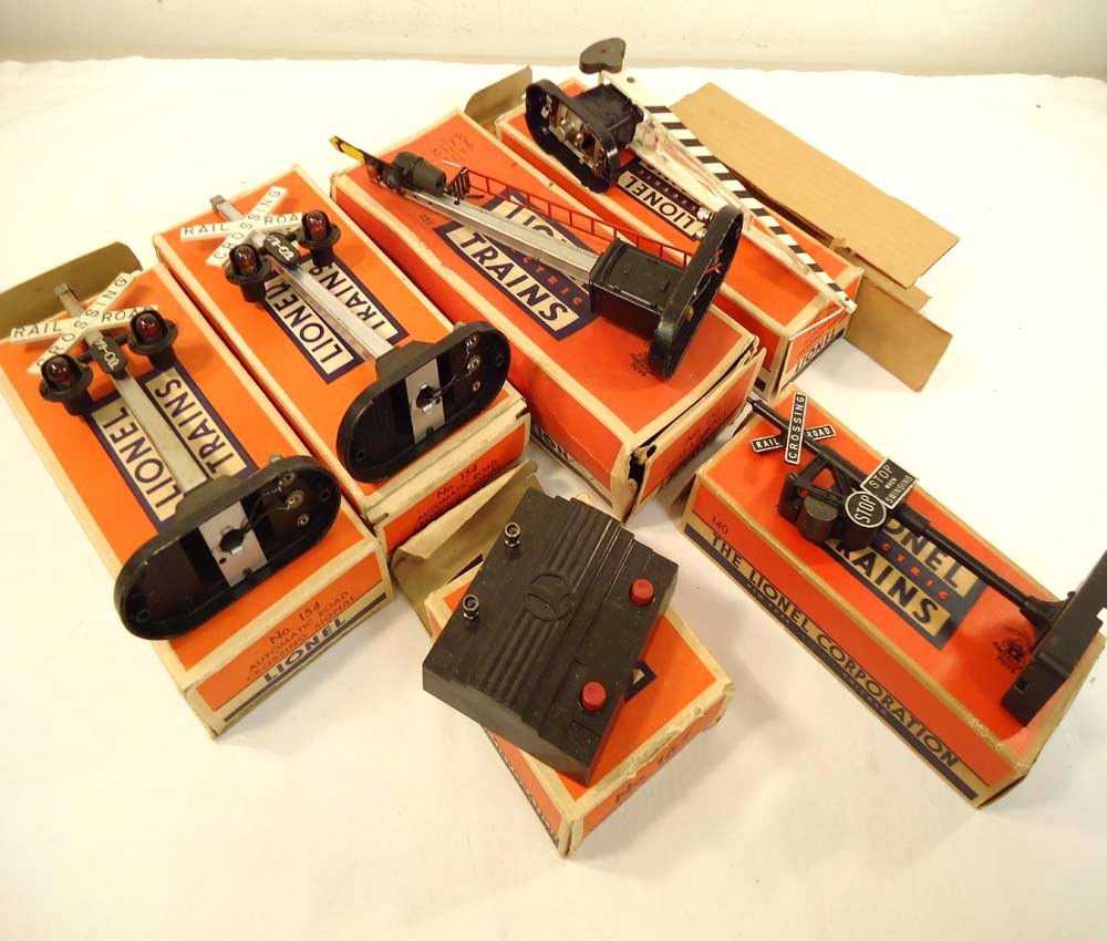 ABT: 5 Assorted Lionel Trackside Signals/OBs: Paul V. Ambrose and Drew J. Bauer present: These are the #154 (2), #252, #151, #140 Trackside Signals and the #167 Whistle Controller that Lionel made Post War. Includes the OBs as pictured. Please ad