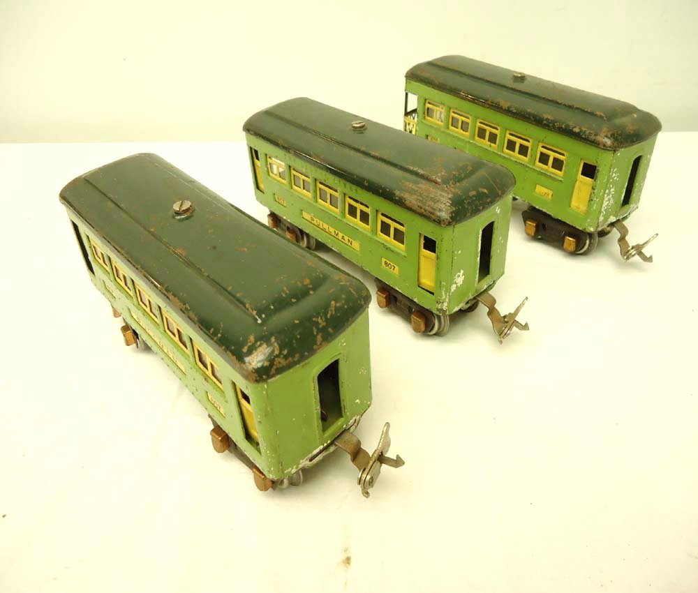 ABT: Lionel #607 (2) & #608 Two-Tone Green Passenger: Paul V. Ambrose and Drew J. Bauer present: These are the #607(2) and #608 Two-Tone Green Passenger Cars that Lionel made in O gauge Pre War. No Boxes. Please add $16.00 for US-48 Shipping and Insuranc