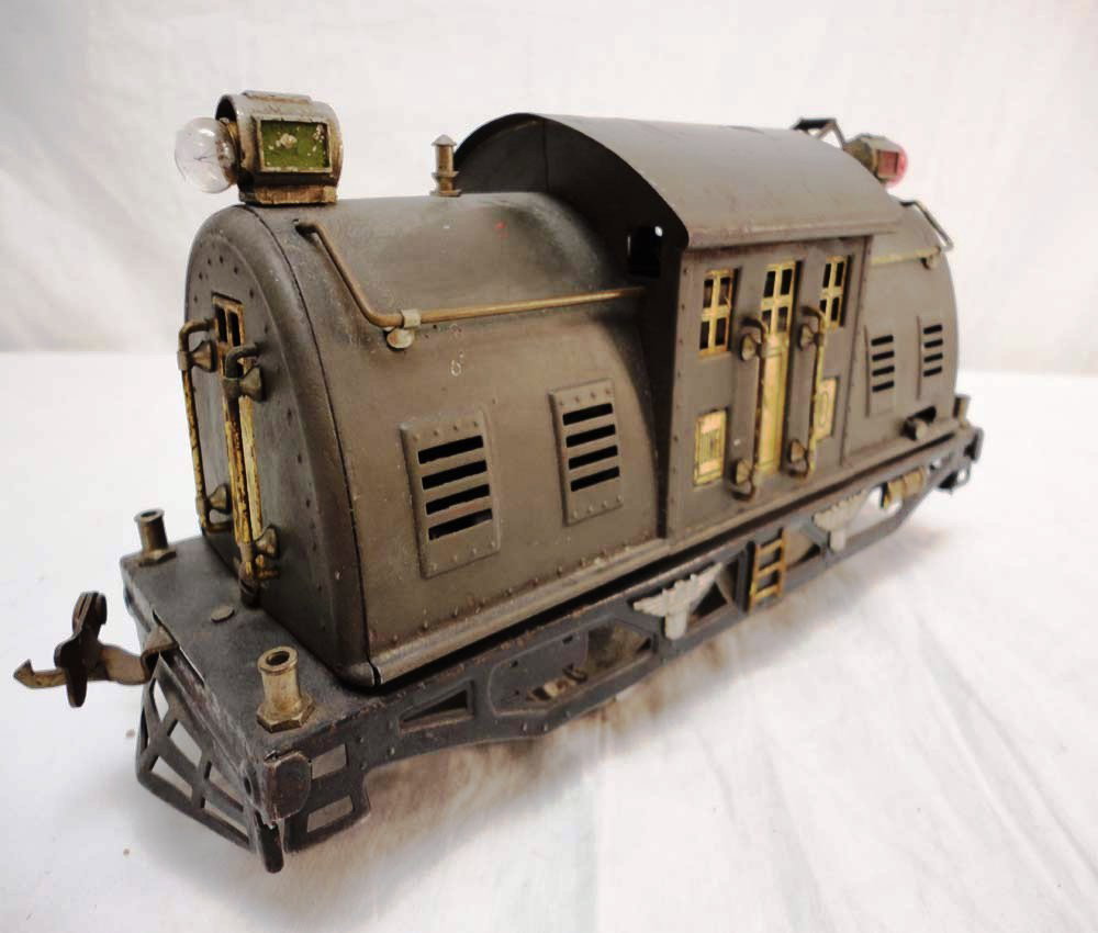 ABT: Lionel #10 Standard Gauge Electric (R): Paul V. Ambrose and Drew J. Bauer present: This is the #10 Electric that Lionel made in Standard Gauge in the 1920s. A bad repaint. Please add $16.00 for US-48 Shipping and Insurance.