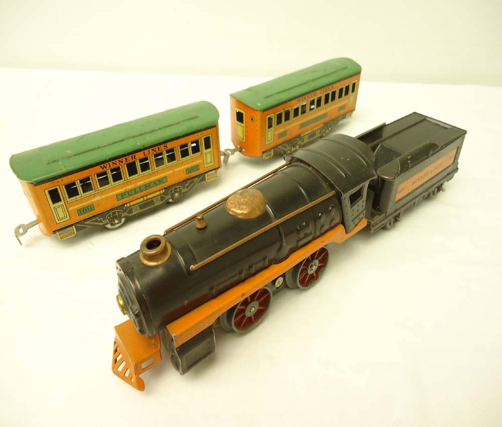 ABT: Scarce Lionel/Winner Lines Steam Passenger Se: Paul V. Ambrose and Drew J. Bauer present: These are the Steam Engine and Tender plus two Passenger Cars that Lionel marketed to the lower end of the Hobby under the Winner Lines name in the early 193