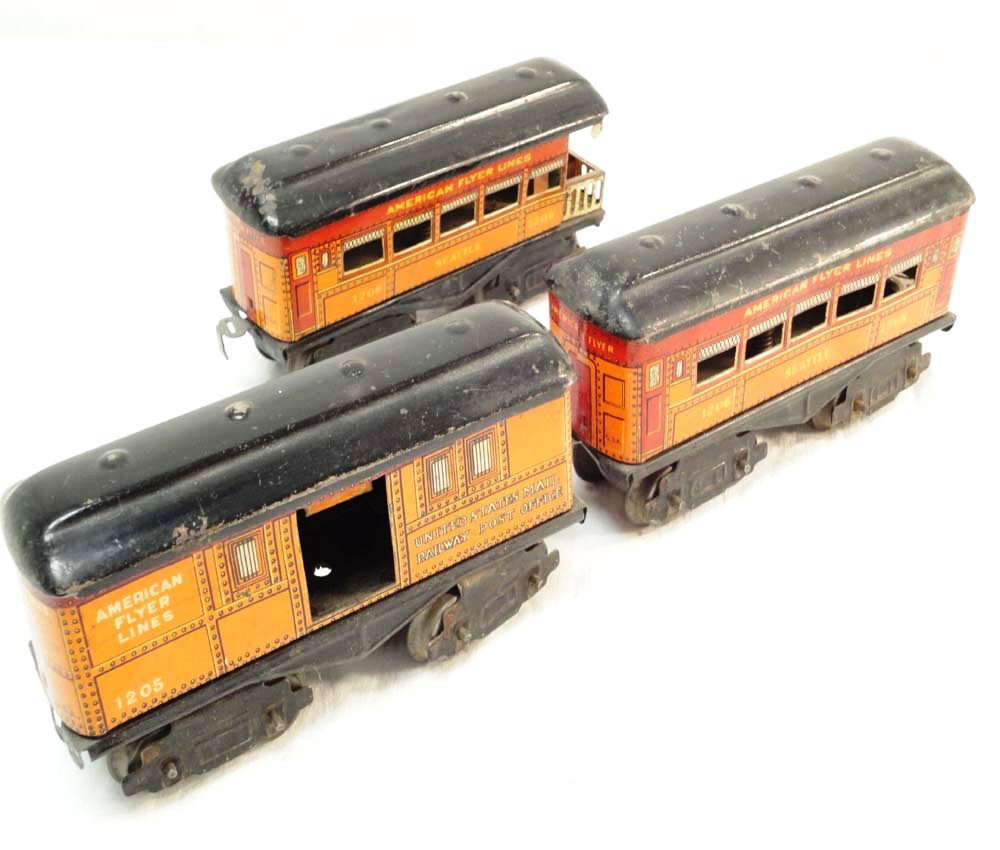 ABT: AF O Gauge #1205 & #1206 (2) 'Seattle' Passen: Paul V. Ambrose and Drew J. Bauer present: These are the #1205 Baggage and two #1206 'Seattle' Passenger Cars that American Flyer made in O gauge circa the 1920s. No Boxes. Please add $15.00 for US-48