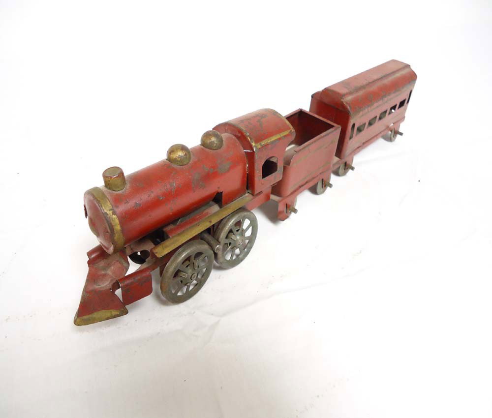 ABT: Unusual O Gauge Clockwork 3-piece-Connected P: Paul V. Ambrose and Drew J. Bauer present: This is an unusual connected 3-item Clockwork Red Steam Passenger Train by an unknown Maker circa 1930. Close to O Gauge. No Box. Please add $16.00 for US-48