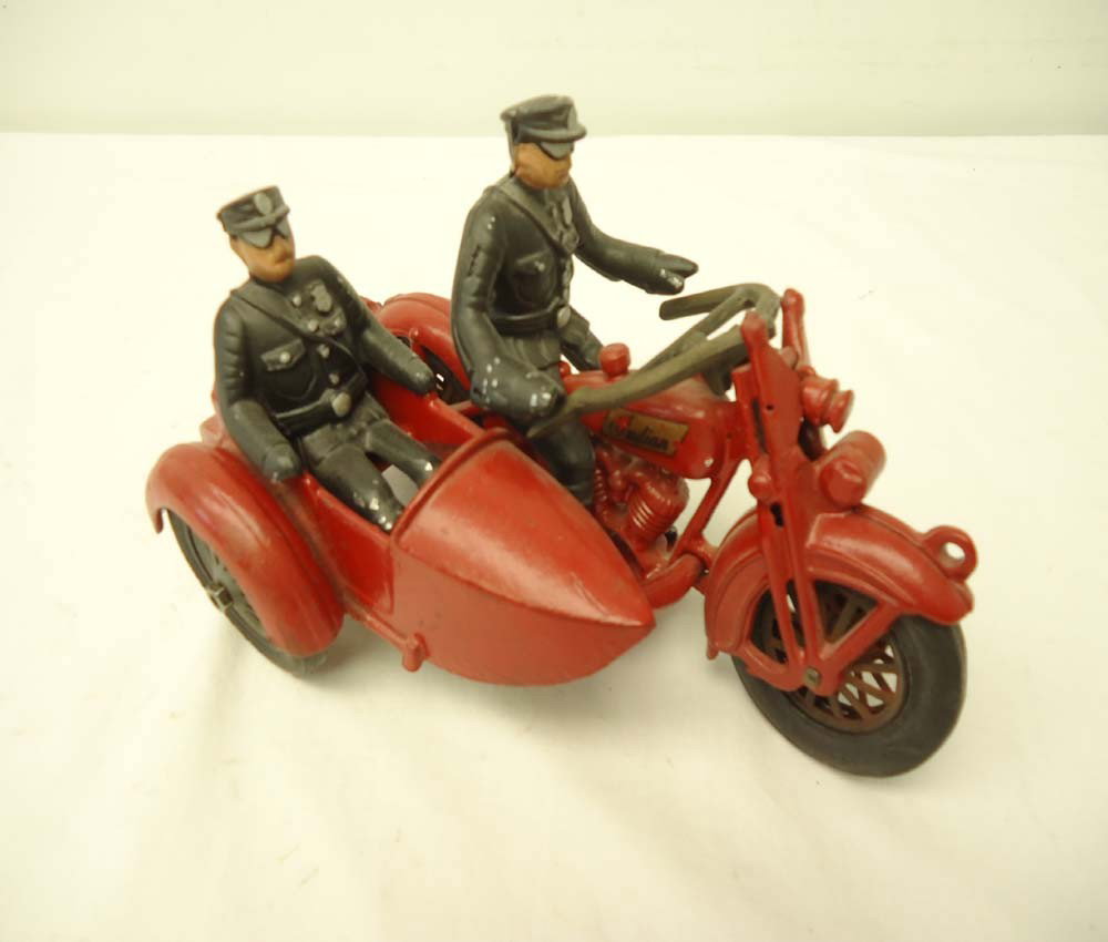 ABT: Great Die-Cast 'Indian' Police Motorcycle w/S: Paul V. Ambrose and Drew J. Bauer present: This is an impressive 'Indian' Police Motorcycle with Side Car and two Men by an unknown Maker from some time in the past. This example measures approx. 9-in