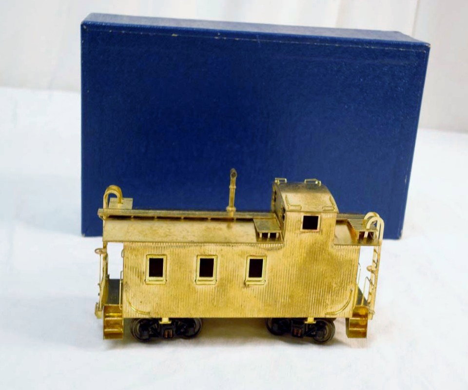 ABT: Lambert Assoc HO Brass: #705 Great Northern C: Paul V. Ambrose and Drew J. Bauer present: This is the #705 Great Northern "324" Caboose that Lambert Associates made in HO Scale a few years ago. Please look at all the pictures; what is pictured is 