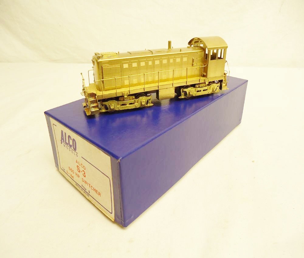 ABT: Alco Model HO Brass: #D-154 Alco S-3 660 HP S: Paul V. Ambrose and Drew J. Bauer present: This is the #D-154 Alco S-3 660 HP Switcher that Alco Model made in HO Scale a few years ago. Please look at all the pictures; what is pictured is what you w