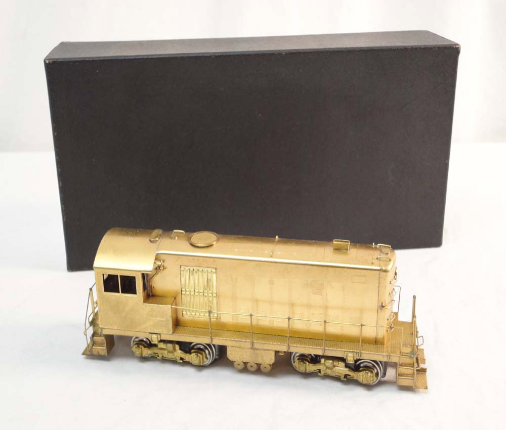 ABT: Hallmark Models HO Brass: #HH-1000 Diesel Eng: Paul V. Ambrose and Drew J. Bauer present: This is the #HH-1000 Diesel Engine that Hallmark Models made in HO Scale a few years ago. Please look at all the pictures; what is pictured is what you will 