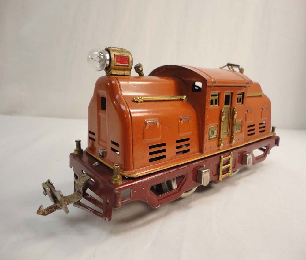 ABT: Lionel O Gauge #294 Two-Tone Terra-Cotta Elec: Paul V. Ambrose and Drew J. Bauer present: This is the scarce #294 Outfit that Lionel made in O gauge circa 1930. Included are the Two Tone terra-Cotta/Maroon #252 Electric with stripe, two #529 Pullm