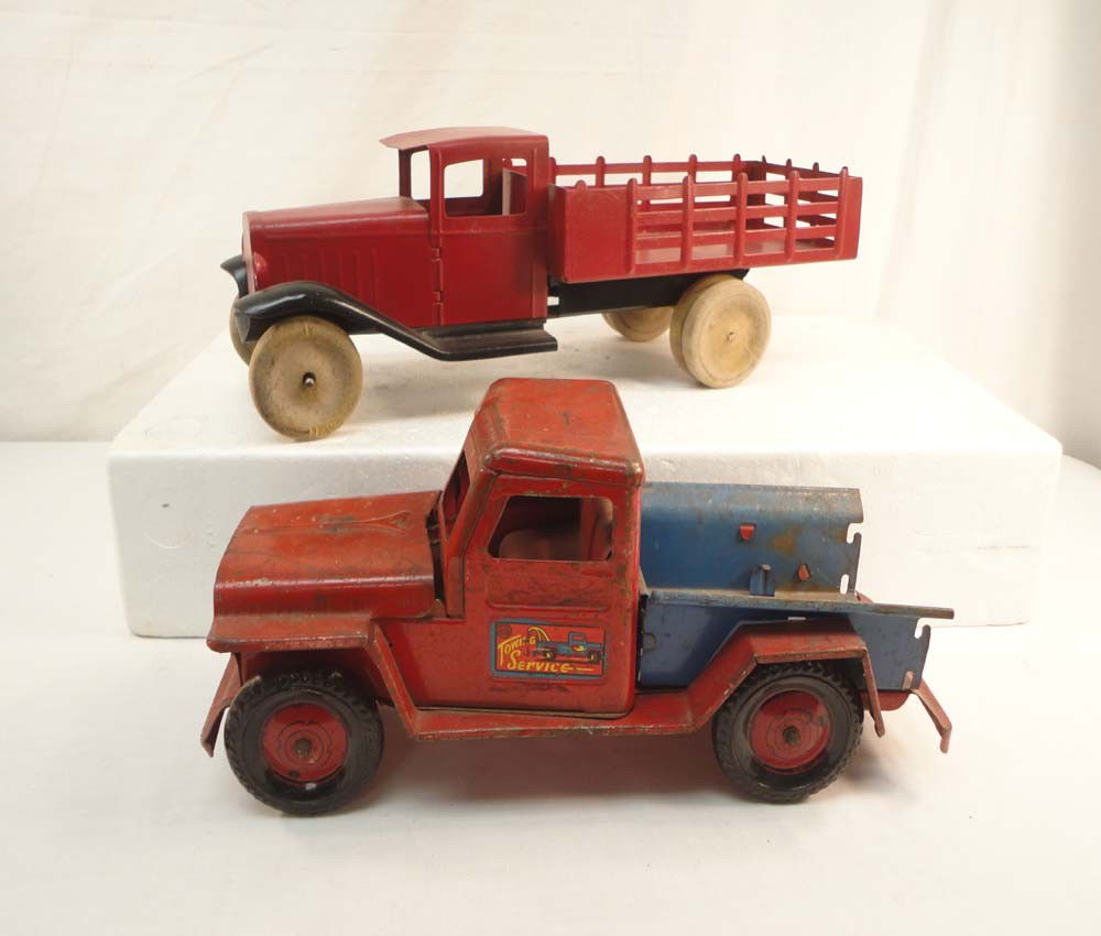 ABT: Old Marx Tow Truck & Pick-up Truck: Paul V. Ambrose and Drew J. Bauer present: These are the Marx Tow Truck and nu-marked Pick-up Truck from time long ago. The Tow Truck is approx. 13 inches in length and 6 inches in height, while the P